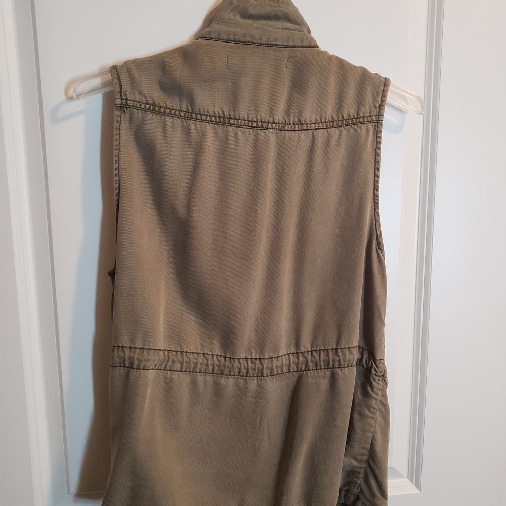 Army Green Vest - Picture 3 of 3